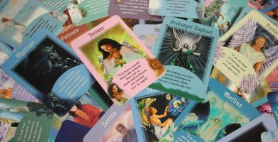 Como-hacer-una-tirada-de-tarot-de-los-angeles-y-santos